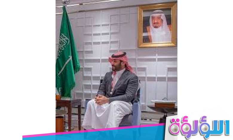 حذاء الأمير محمد بن سلمان ينفذ من الأسواق بعد ظهوره الأخير بالمخيم الشتوي ٠